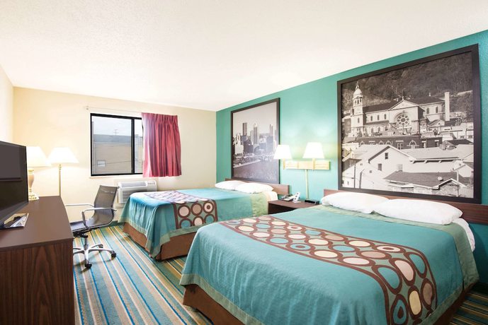 Imagen de la habitación del Hotel Super 8 by Wyndham Pittsburgh PA Airport/University Area. Foto 13