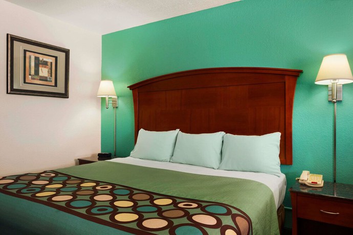 Imagen de la habitación del Hotel Super 8 by Wyndham Pleasanton. Foto 5