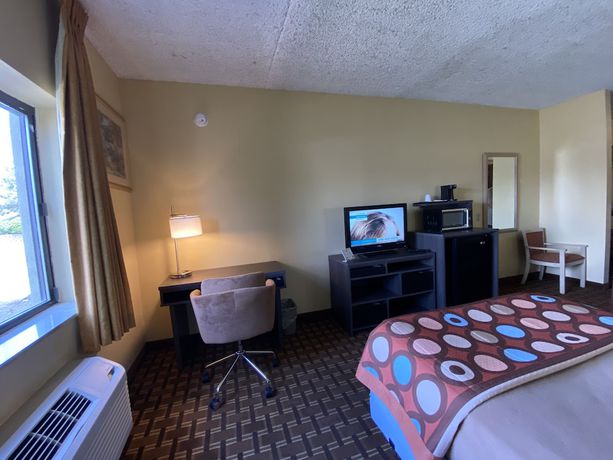 Imagen de la habitación del Hotel Super 8 by Wyndham Port Clinton. Foto 8
