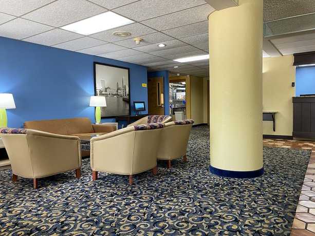 Imagen del bar/restaurante del Hotel Super 8 by Wyndham Port Clinton. Foto 4