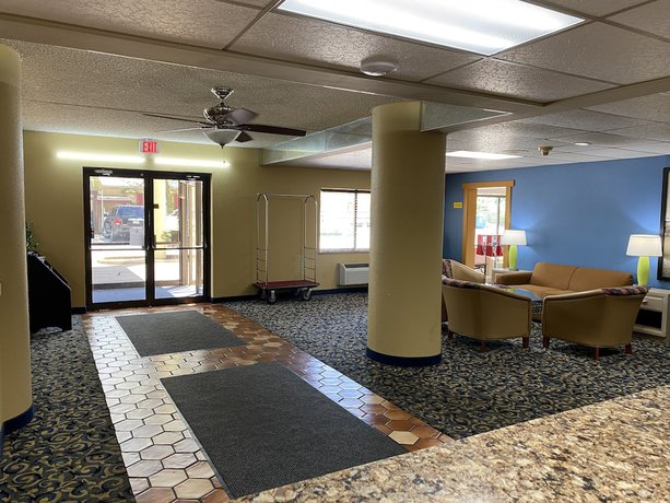 Imagen de los interiores del Hotel Super 8 by Wyndham Port Clinton. Foto 17