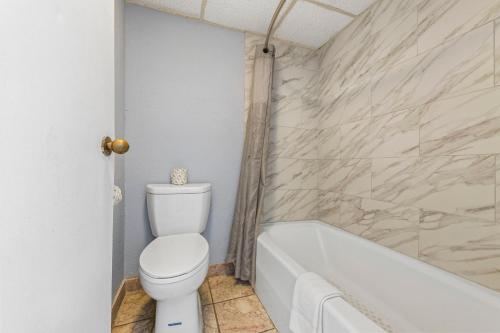 Imagen de la habitación del Hotel Super 8 by Wyndham Portsmouth - Norfolk. Foto 12