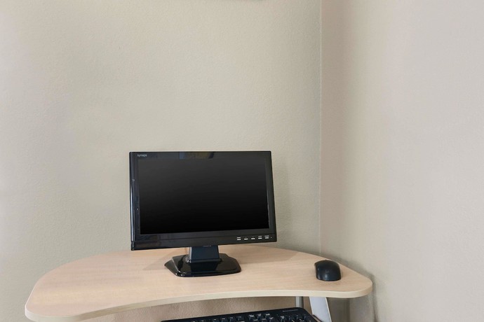 Imagen de los interiores del Hotel Super 8 by Wyndham Pulaski. Foto 12