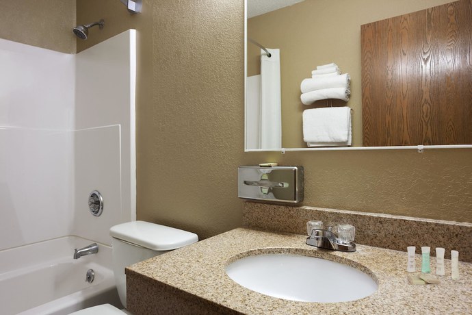 Imagen de la habitación del Hotel Super 8 by Wyndham Pulaski. Foto 8