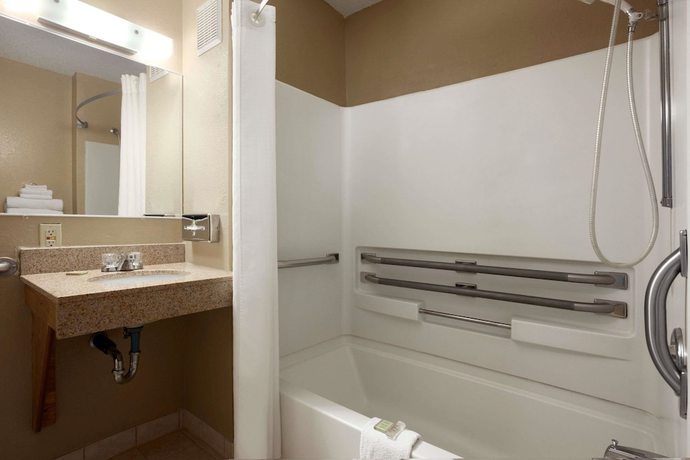 Imagen de la habitación del Hotel Super 8 by Wyndham Pulaski. Foto 10