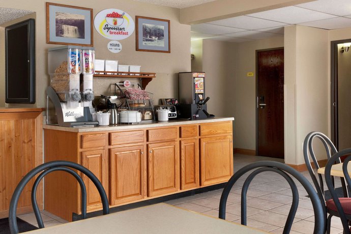 Imagen del bar/restaurante del Hotel Super 8 by Wyndham Pulaski. Foto 4