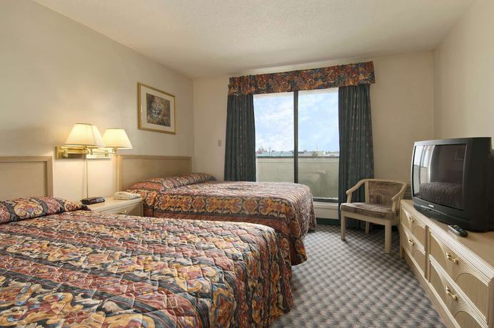 Imagen de la habitación del Hotel Super 8 by Wyndham Red Deer. Foto 6