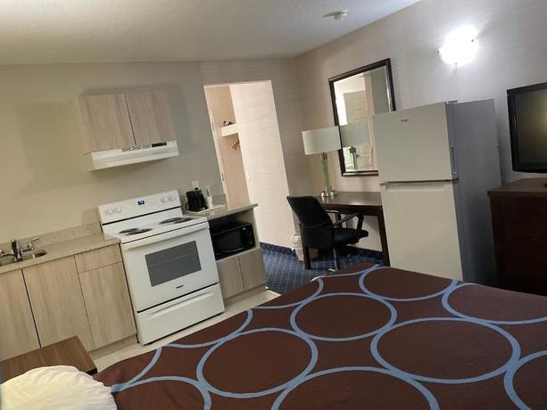 Imagen de la habitación del Hotel Super 8 by Wyndham Red Deer. Foto 8