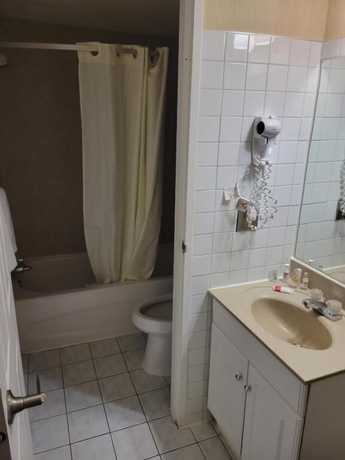 Imagen de la habitación del Hotel Super 8 by Wyndham Red Deer. Foto 12