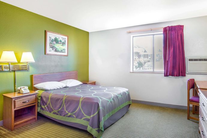 Imagen de la habitación del Hotel Super 8 by Wyndham Richmond/Broad Street. Foto 7