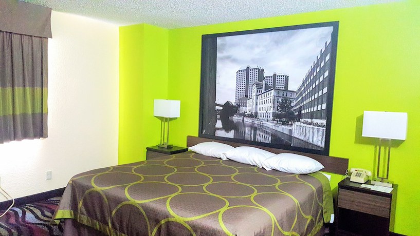 Imagen de la habitación del Hotel Super 8 by Wyndham Richmond/Broad Street. Foto 13