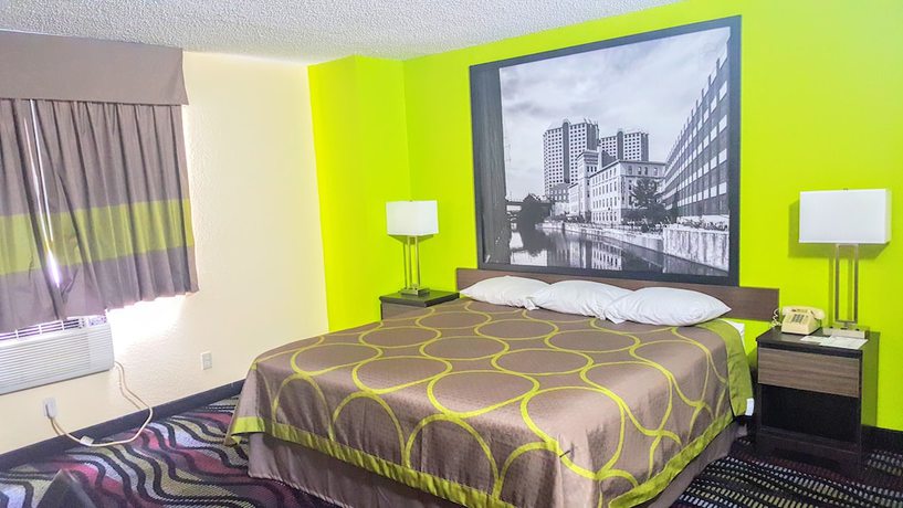 Imagen de la habitación del Hotel Super 8 by Wyndham Richmond/Broad Street. Foto 17