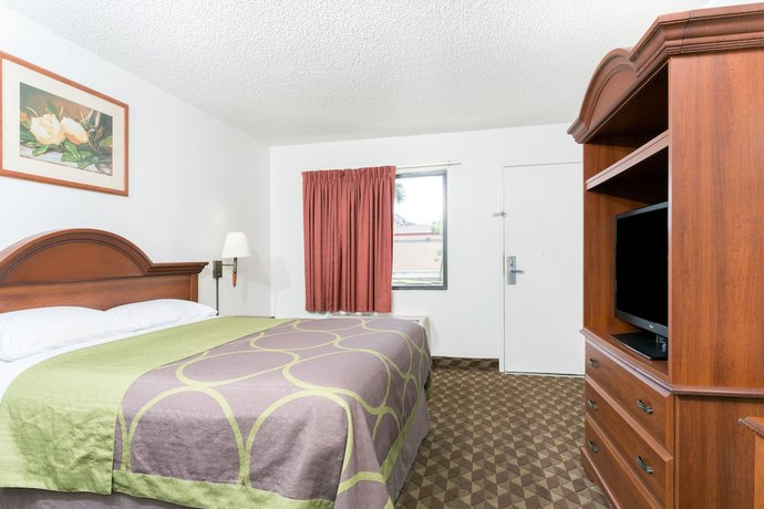 Imagen de la habitación del Hotel Super 8 by Wyndham Riviera Beach West Palm Beach. Foto 4