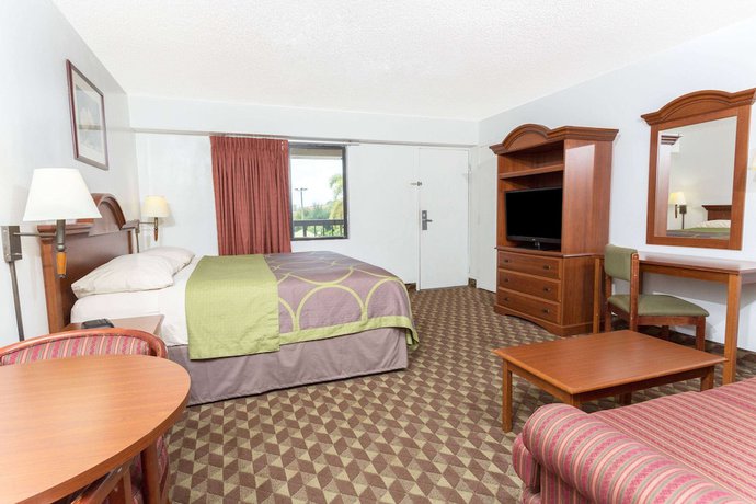 Imagen de la habitación del Hotel Super 8 by Wyndham Riviera Beach West Palm Beach. Foto 6