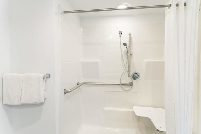 Imagen de la habitación del Hotel Super 8 by Wyndham Riviera Beach West Palm Beach. Foto 7