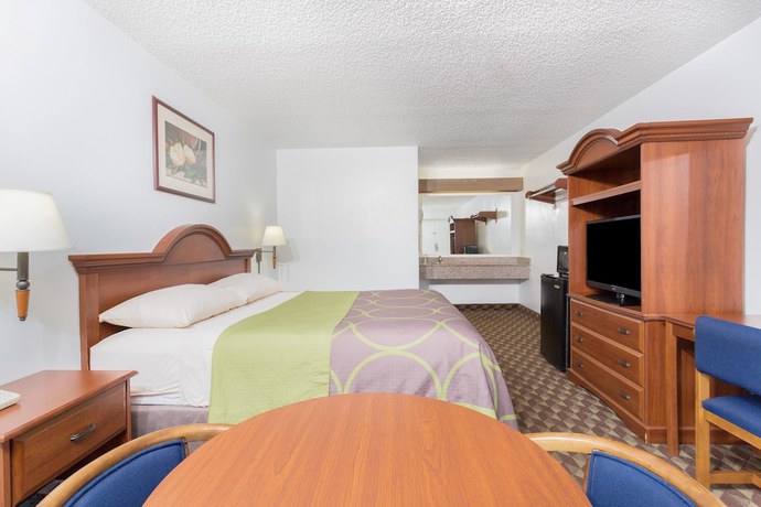 Imagen de la habitación del Hotel Super 8 by Wyndham Riviera Beach West Palm Beach. Foto 8