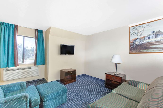 Imagen de la habitación del Hotel Super 8 by Wyndham Sallisaw. Foto 3