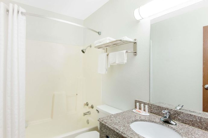 Imagen de la habitación del Hotel Super 8 by Wyndham Sallisaw. Foto 6