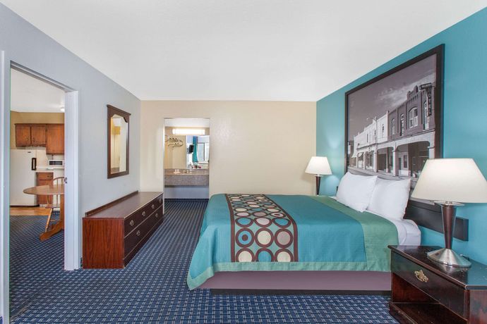 Imagen de la habitación del Hotel Super 8 by Wyndham Sallisaw. Foto 9
