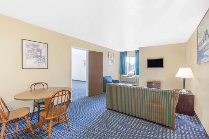 Imagen de la habitación del Hotel Super 8 by Wyndham Sallisaw. Foto 11
