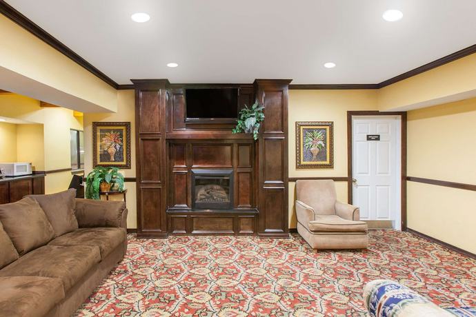 Imagen de los interiores del Hotel Super 8 by Wyndham Sallisaw. Foto 15