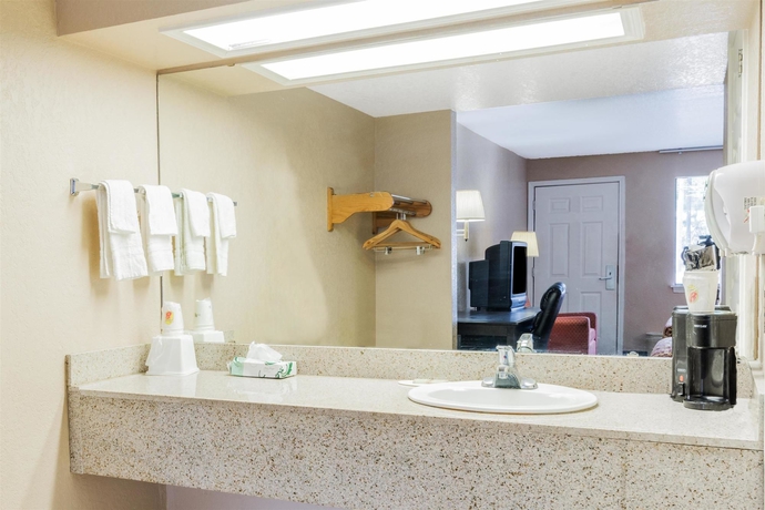Imagen de la habitación del Hotel Super 8 by Wyndham San Antonio Pearl District / Downtown. Foto 8