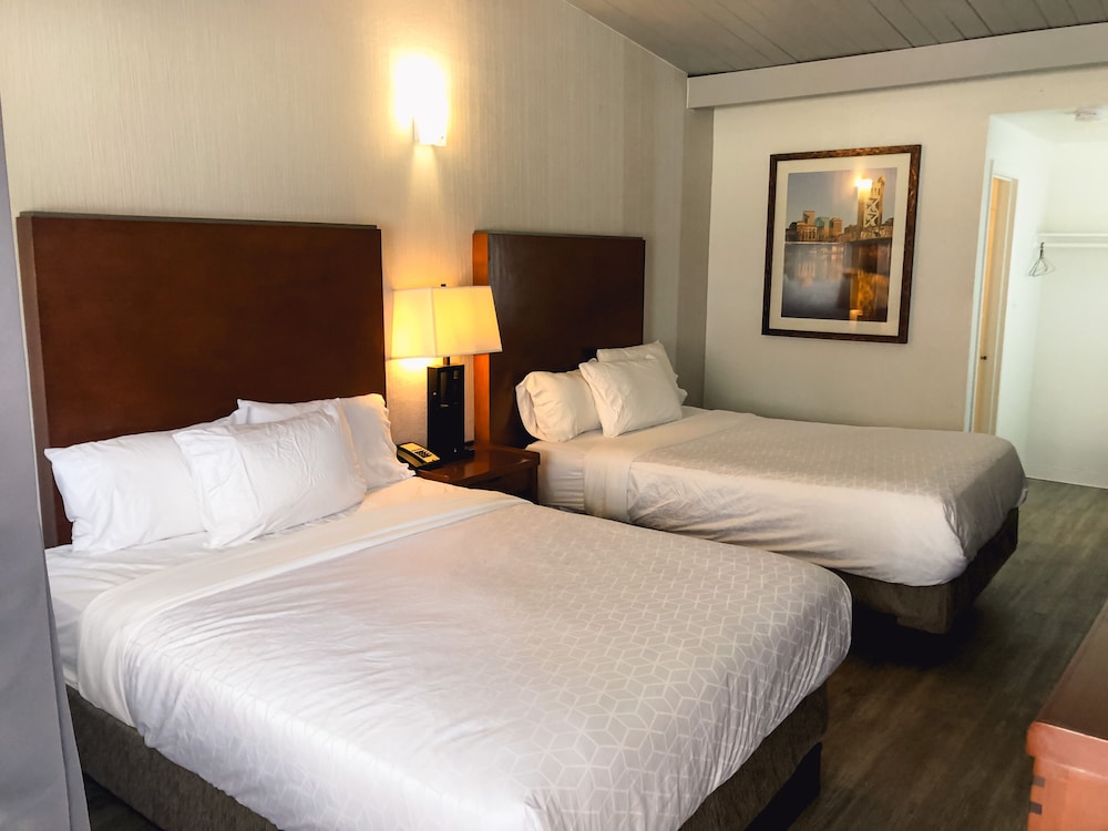 Imagen de la habitación del Hotel Super 8 by Wyndham San Jose Airport. Foto 8