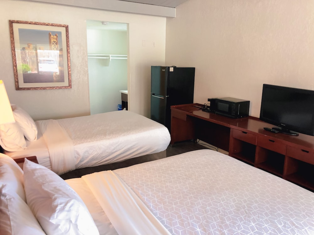 Imagen de la habitación del Hotel Super 8 by Wyndham San Jose Airport. Foto 10