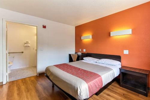 Imagen de la habitación del Hotel Super 8 by Wyndham Santa Clara. Foto 6