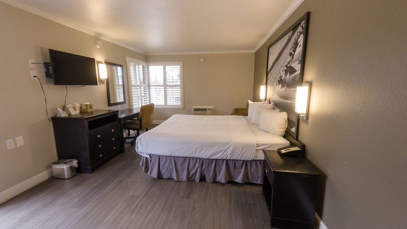 Imagen de la habitación del Hotel Super 8 by Wyndham Santa Cruz/Beach Boardwalk East. Foto 4