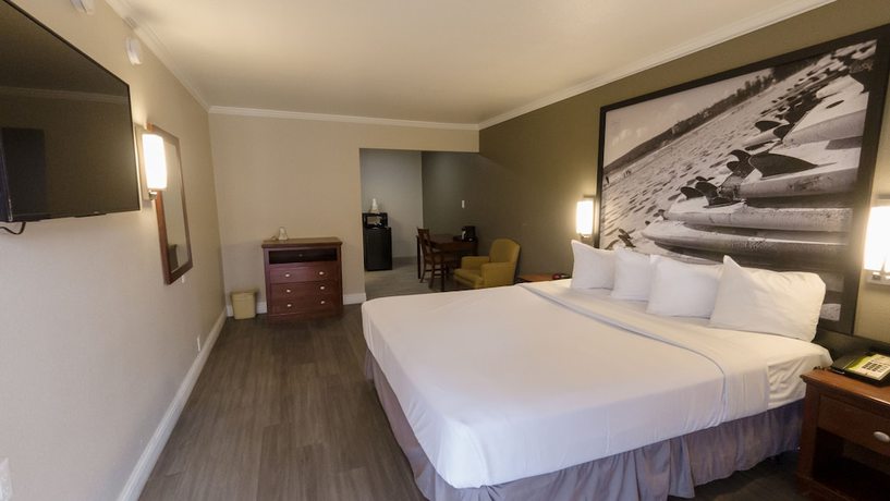 Imagen de la habitación del Hotel Super 8 by Wyndham Santa Cruz/Beach Boardwalk East. Foto 6
