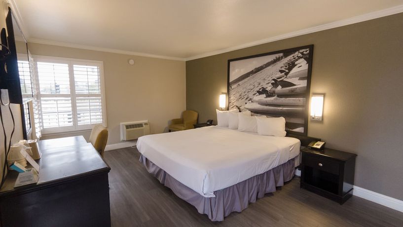 Imagen de la habitación del Hotel Super 8 by Wyndham Santa Cruz/Beach Boardwalk East. Foto 7