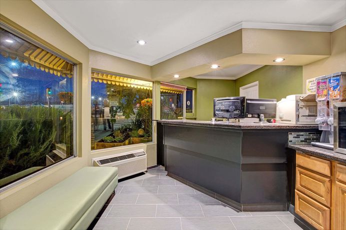 Imagen de los interiores del Hotel Super 8 by Wyndham Santa Cruz/Beach Boardwalk East. Foto 20