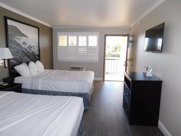 Imagen de la habitación del Hotel Super 8 by Wyndham Santa Cruz/Beach Boardwalk East. Foto 9