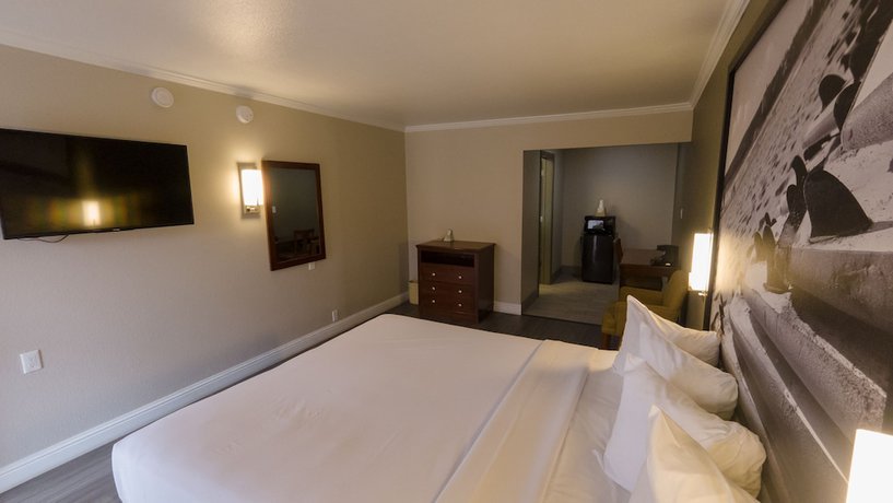 Imagen de la habitación del Hotel Super 8 by Wyndham Santa Cruz/Beach Boardwalk East. Foto 12