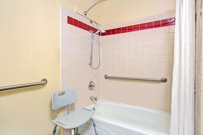 Imagen de la habitación del Hotel Super 8 by Wyndham Santa Cruz/Beach Boardwalk East. Foto 15