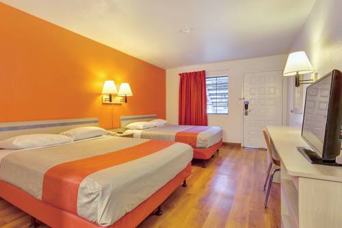 Imagen de la habitación del Hotel Super 8 by Wyndham Santa Rosa North. Foto 3