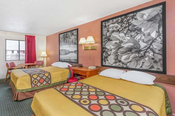 Imagen de la habitación del Hotel Super 8 by Wyndham Santee. Foto 5