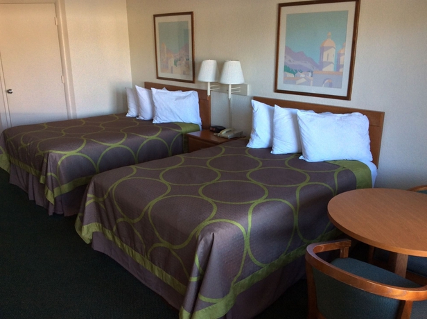 Imagen de la habitación del Hotel Super 8 by Wyndham Sarasota Near Siesta Key. Foto 4