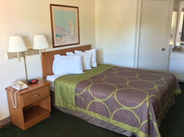 Imagen de la habitación del Hotel Super 8 by Wyndham Sarasota Near Siesta Key. Foto 6