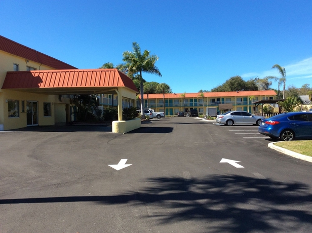 Imagen general del Hotel Super 8 by Wyndham Sarasota Near Siesta Key. Foto 2