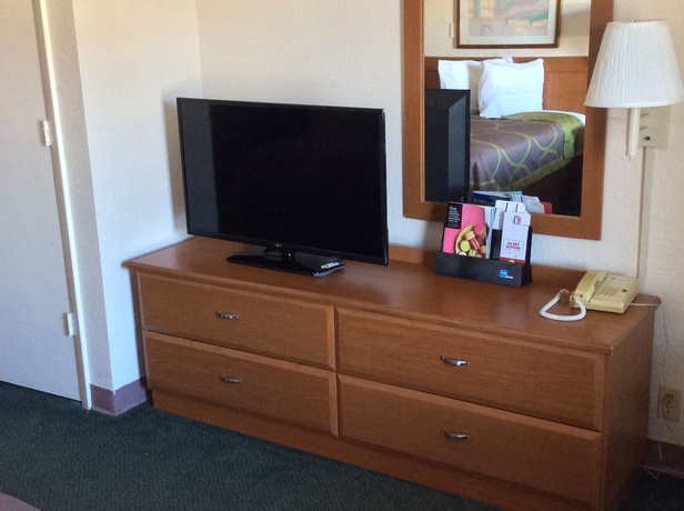 Imagen de la habitación del Hotel Super 8 by Wyndham Sarasota Near Siesta Key. Foto 7