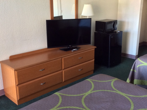 Imagen de la habitación del Hotel Super 8 by Wyndham Sarasota Near Siesta Key. Foto 8