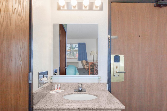 Imagen de la habitación del Hotel Super 8 by Wyndham Selma/Fresno Area. Foto 6