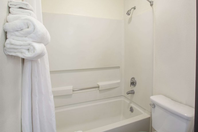 Imagen de la habitación del Hotel Super 8 by Wyndham Selma/Fresno Area. Foto 11