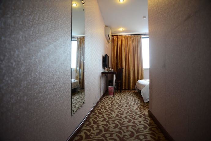 Imagen de la habitación del Hotel Super 8 by Wyndham Shanghai Pudong Airport ChenYangLu. Foto 10