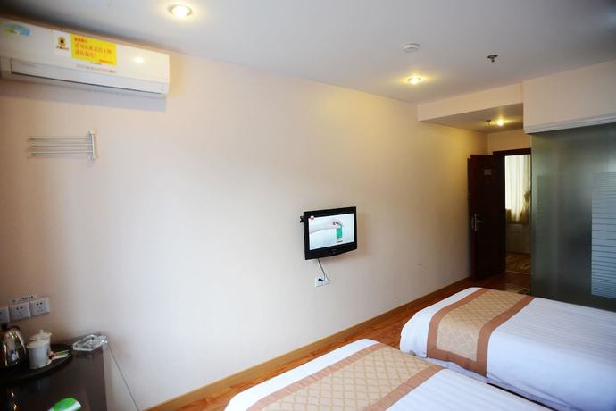 Imagen de la habitación del Hotel Super 8 by Wyndham Shanghai Pudong Airport ChenYangLu. Foto 11