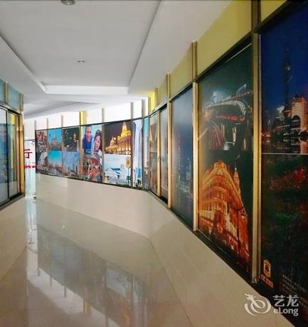 Imagen general del Hotel Super 8 by Wyndham Shanghai Pudong Airport ChenYangLu. Foto 1