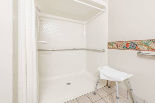 Imagen de la habitación del Hotel Super 8 by Wyndham Shepherdsville/Louisville South I65. Foto 7