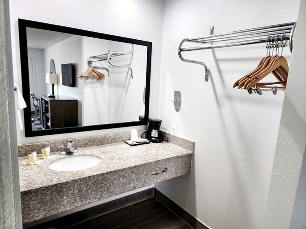 Imagen de la habitación del Hotel Super 8 by Wyndham Shreveport. Foto 3